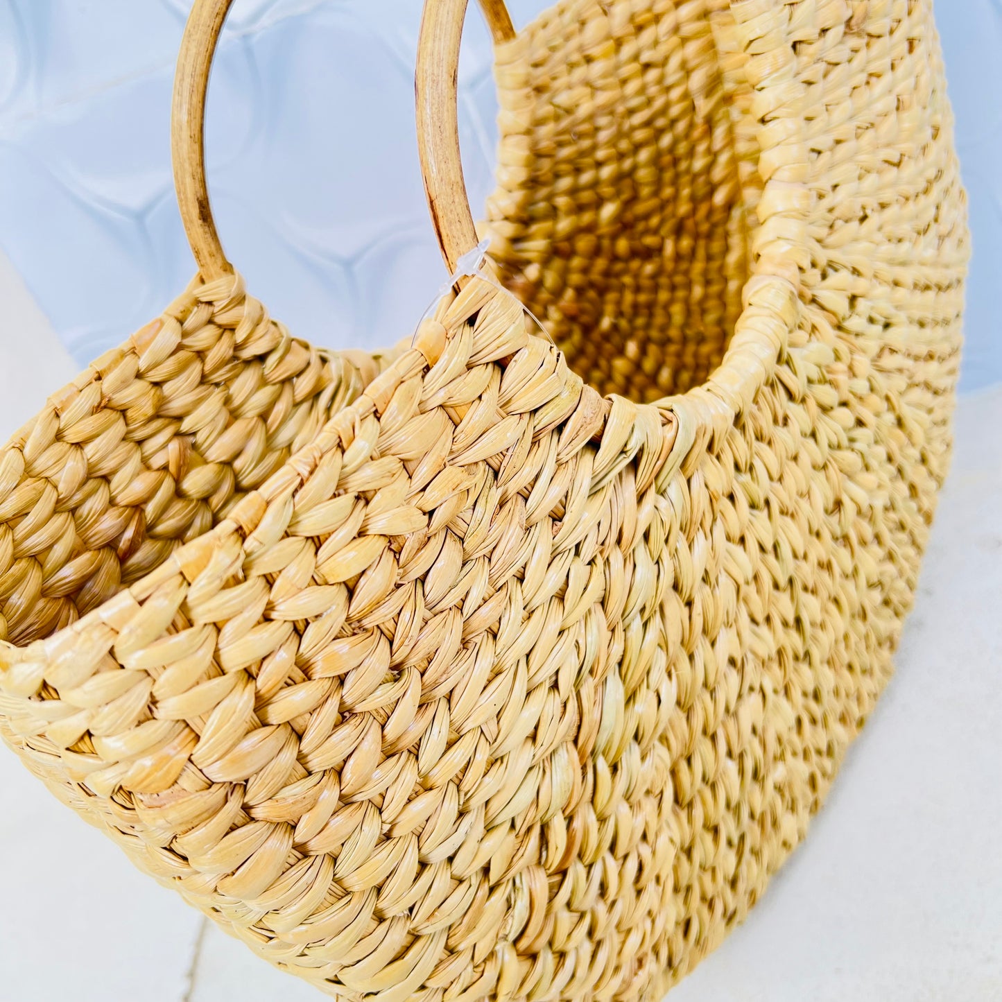 Seagrass U-tote bag-01 | All the Cultures Fabricating India Straw Bag | Small Tote Bag | Basket Bag | Bamboo Tote | Beach Bags for Women | Boho Bag | Half Moon Bag | White Handbag