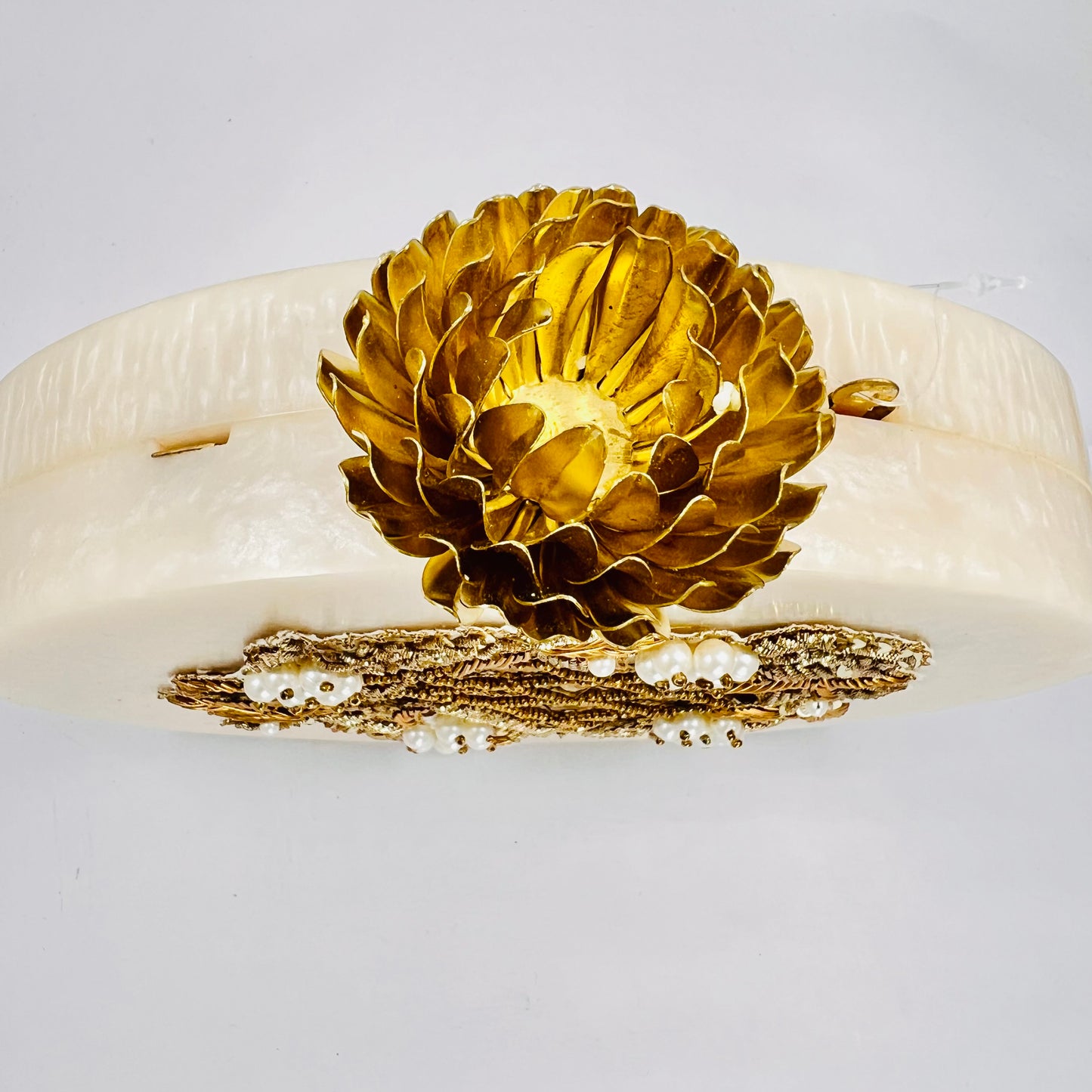 Resin clutch with slings