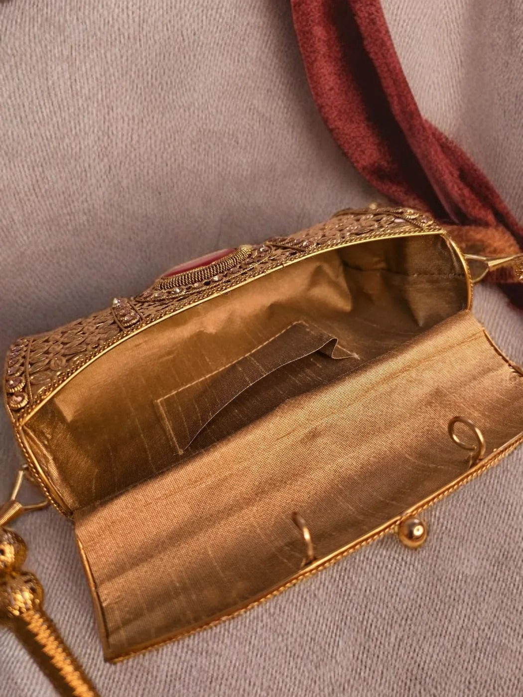 Stone work Noor clutch