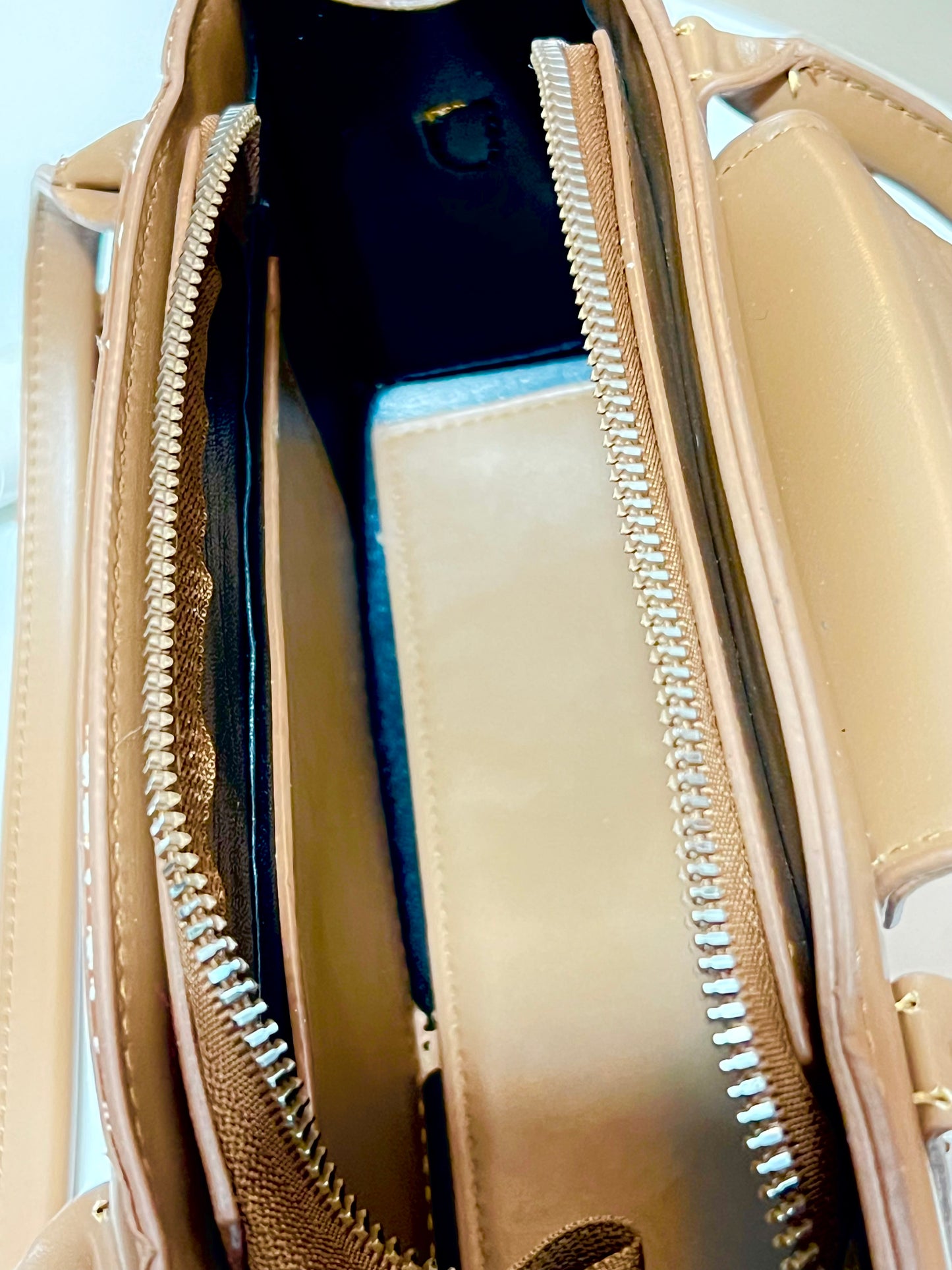 Classy women Handbag with scurf