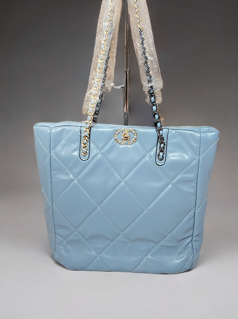 Quilted large handbag with metallic sling