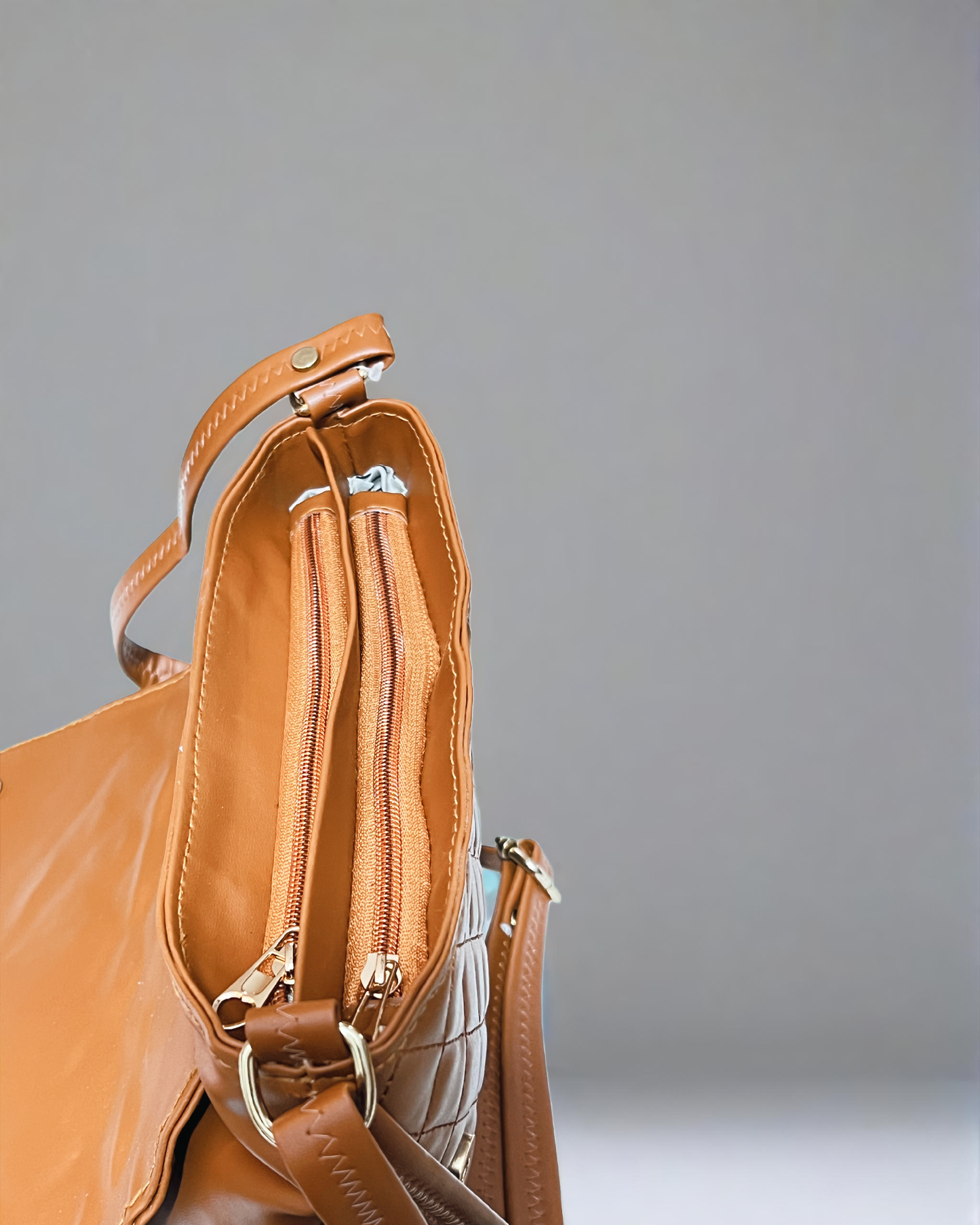 Midsize quilt bag with sling