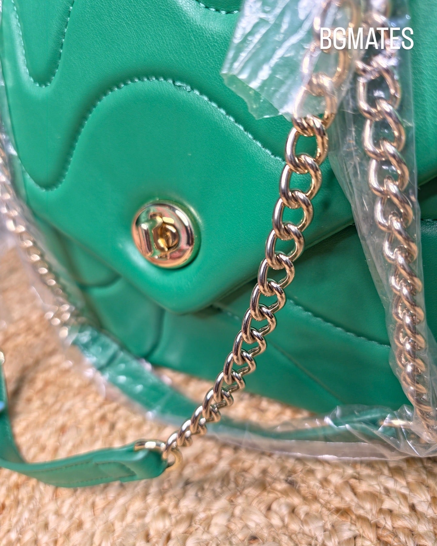 BAGMATES Iconic statement handbag