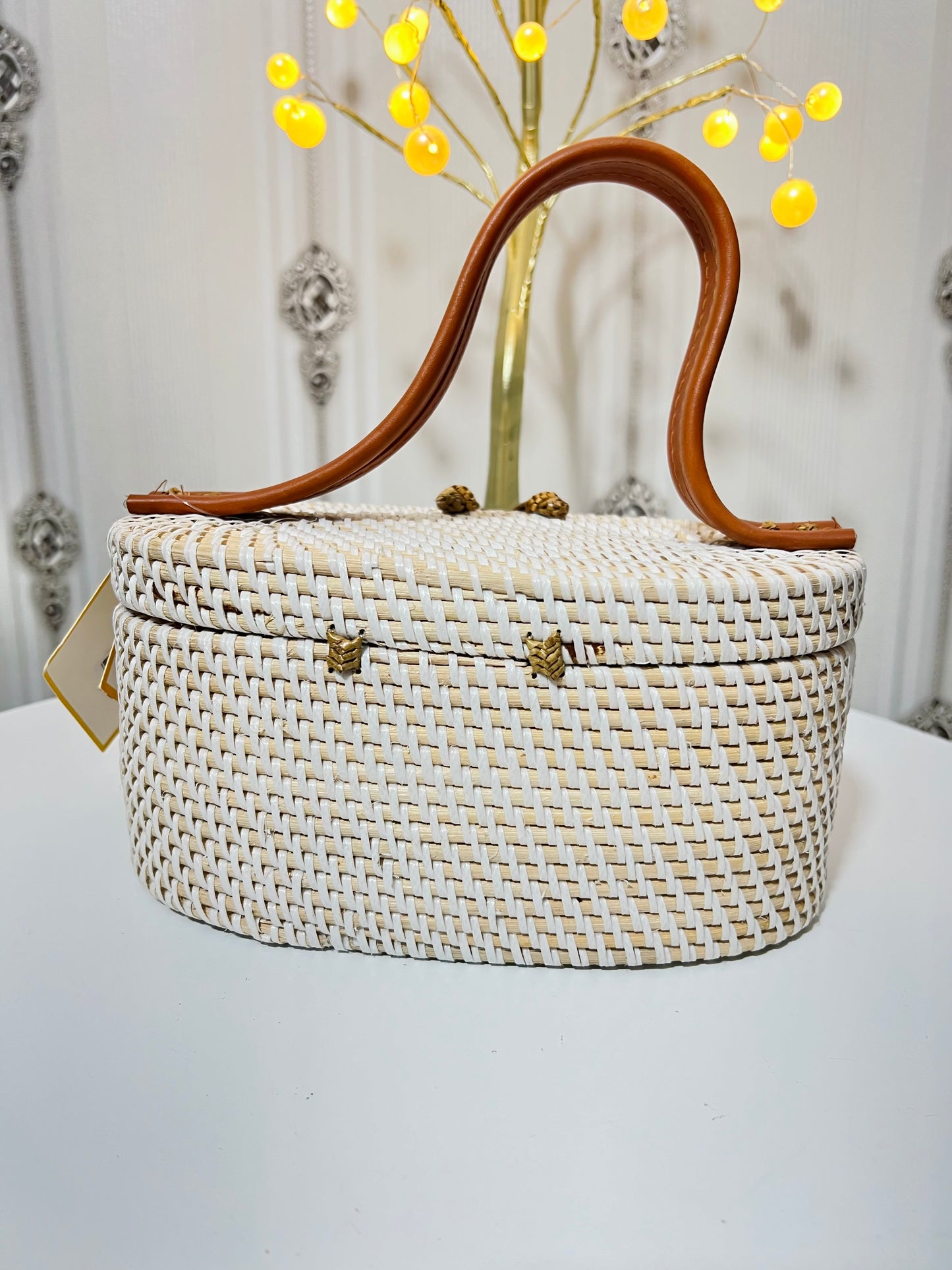 Checks with loop white handbag with printed inner body