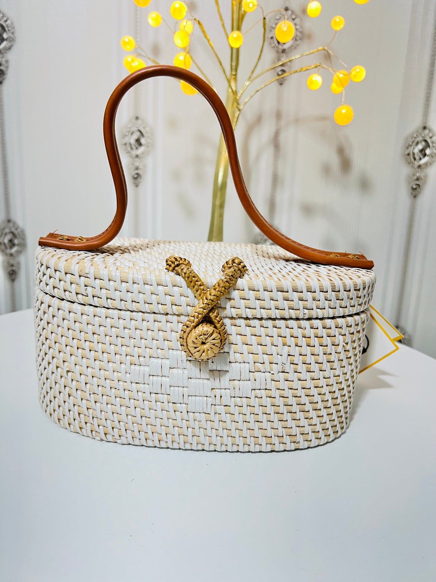 Checks with loop white handbag with printed inner body