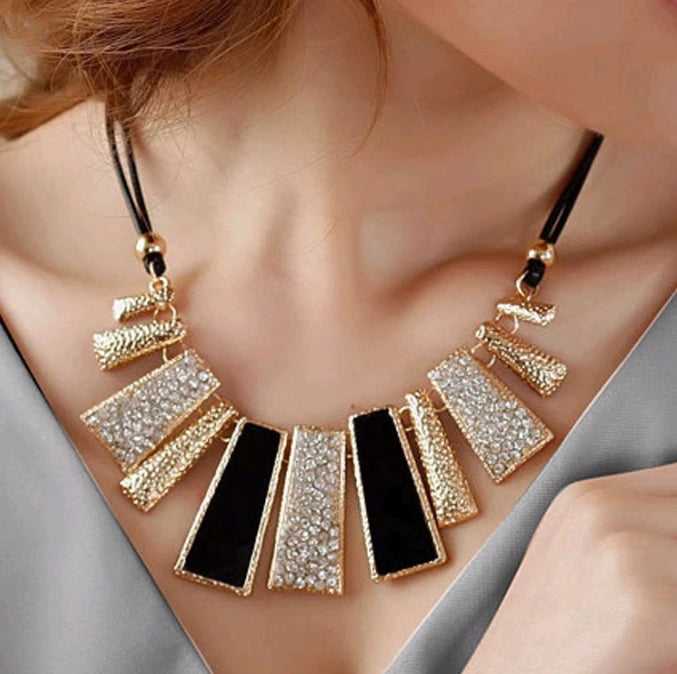Hot Selling Plated Gold Crystal Party Exaggerated Necklace