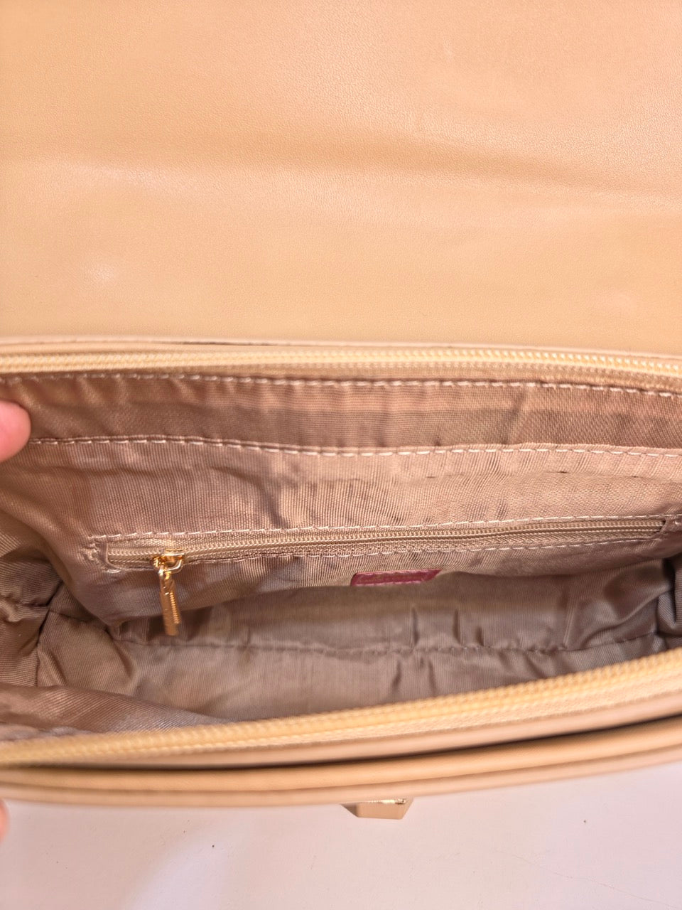 Stylish girl metallic sling handbag