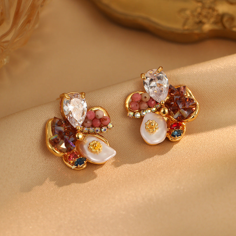 Vintage Style Crystal Flower Stud Earrings – Gold Tone Floral Cluster Jewelry with Amber & Pearl Accents