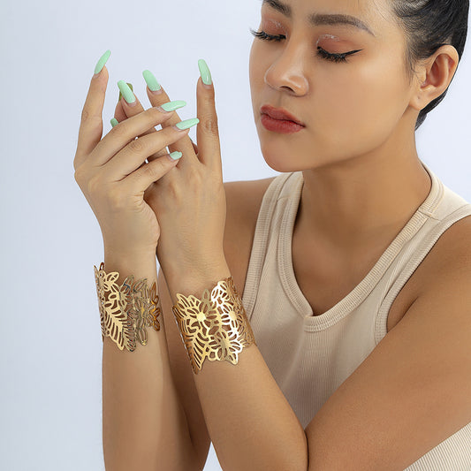 Elegant Gold Leaf Cuff Bracelet | Nature-Inspired Arm Jewelry