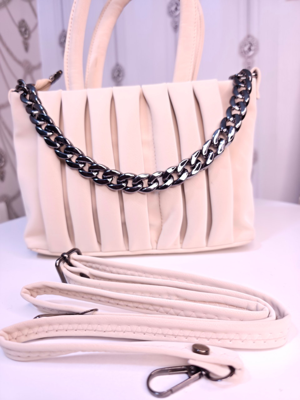 Soft body sling bag