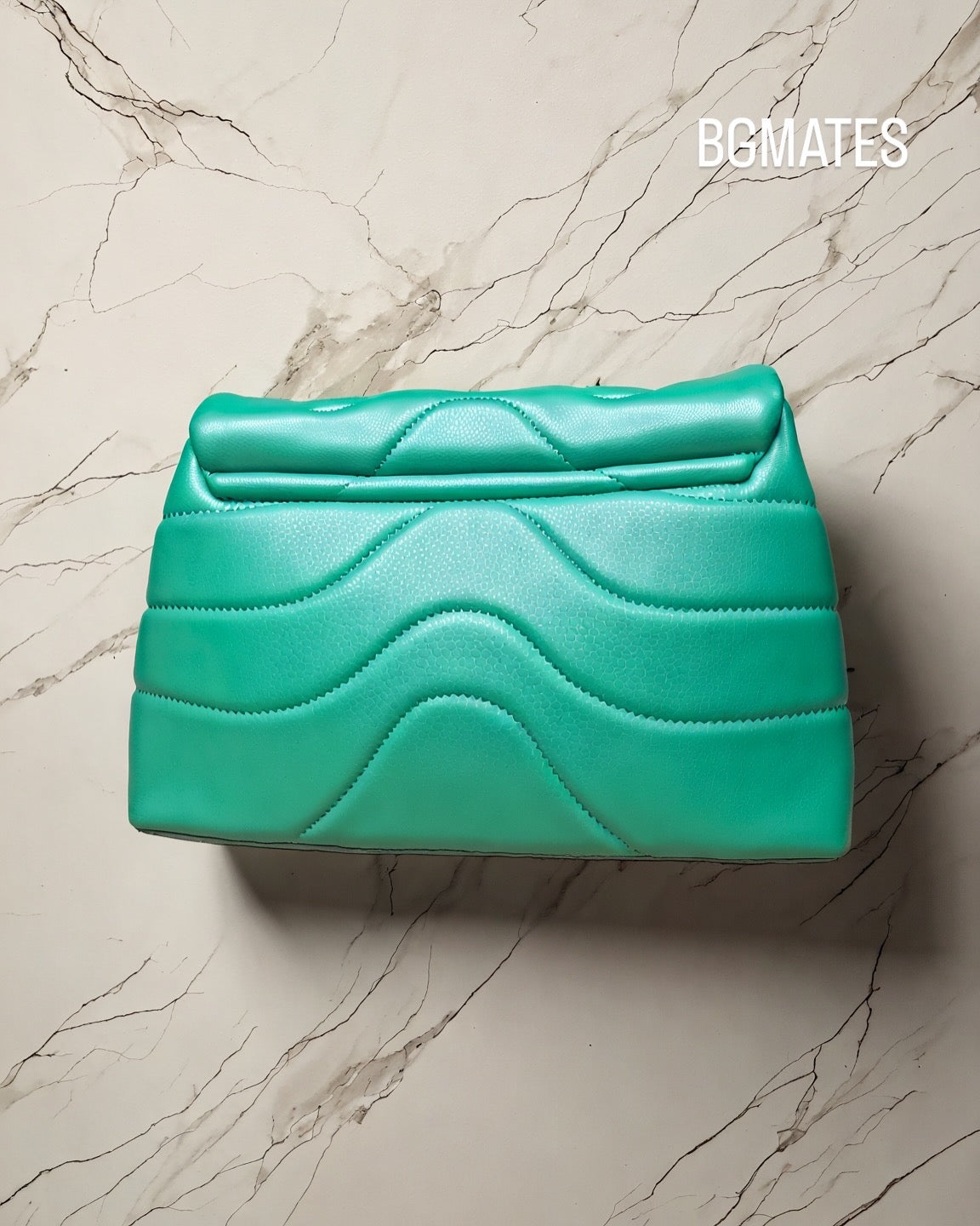 BAGMATES Iconic statement handbag