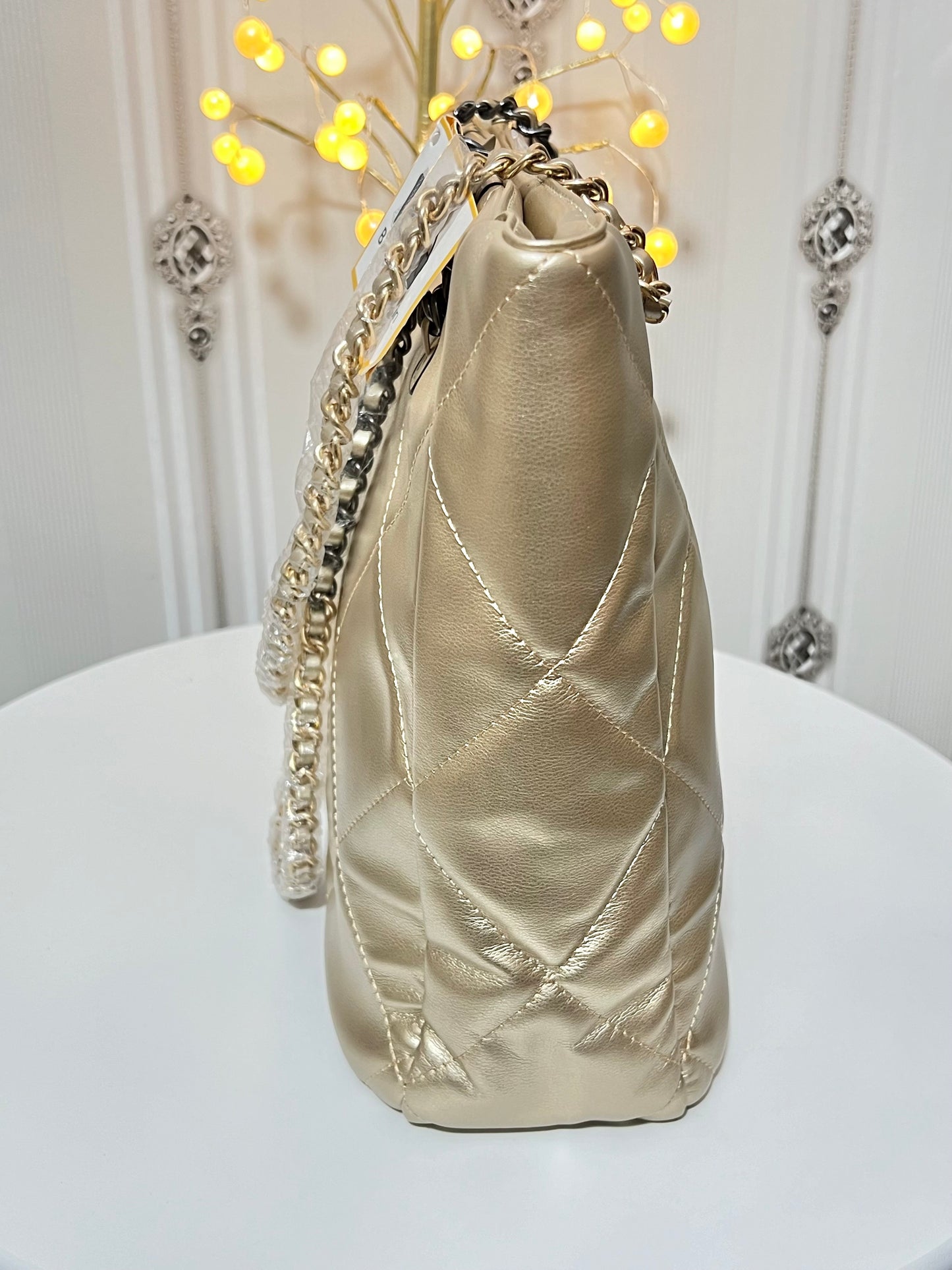 Quilted large handbag with metallic sling