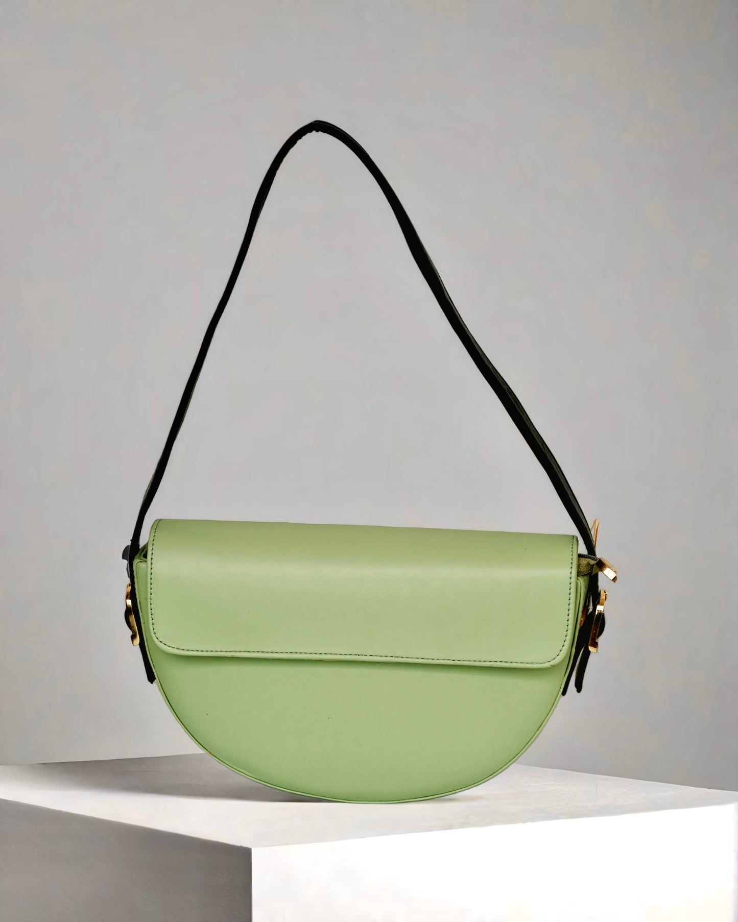 Big U flap handbag