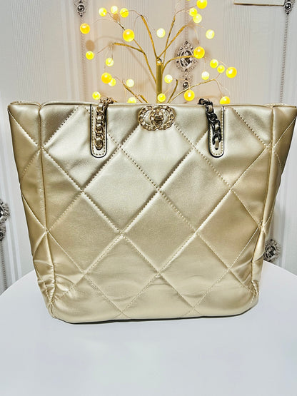 Quilted large handbag with metallic sling