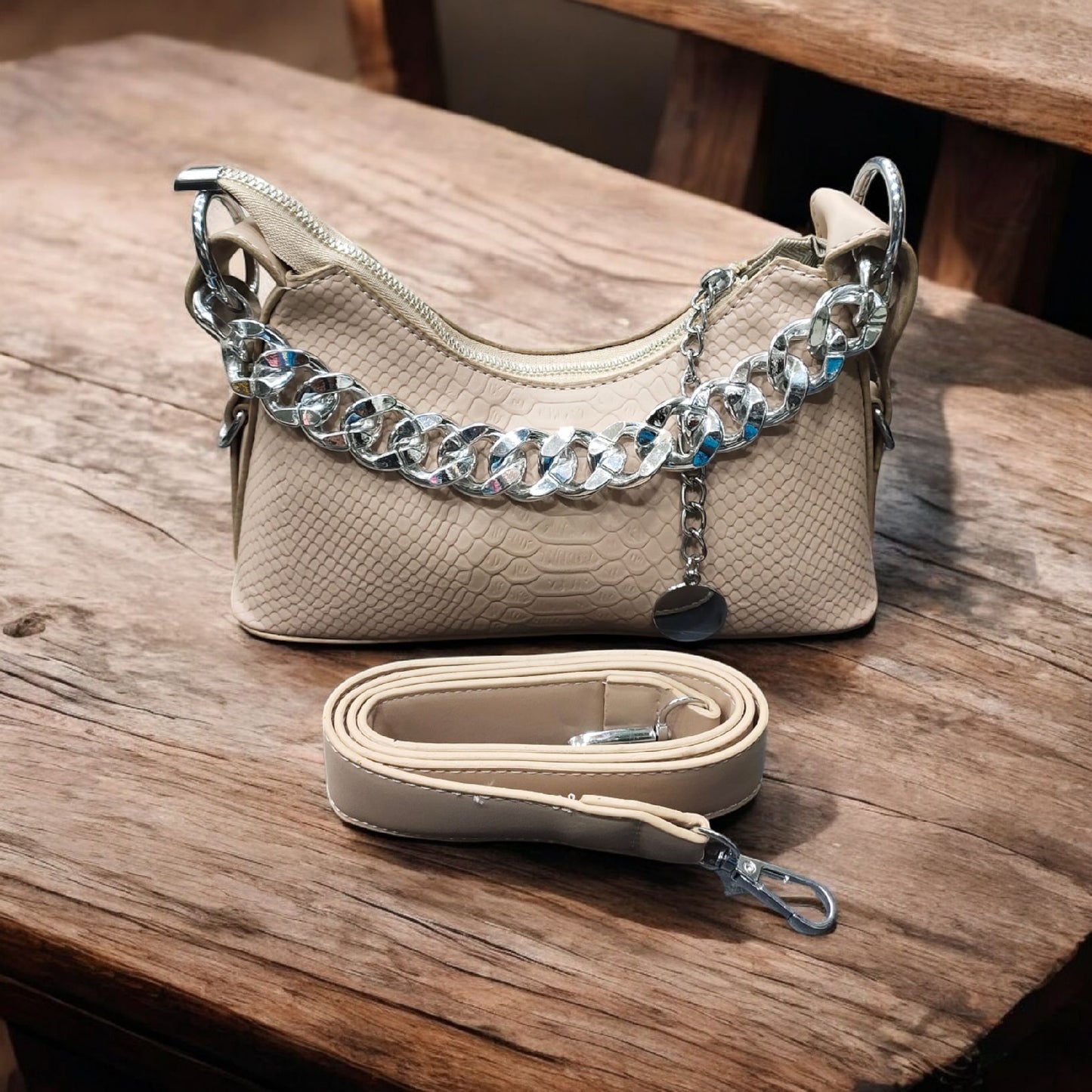 Women’s Broad Chain Sling bag