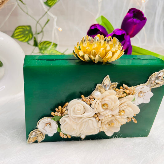 Resin clutch with slings