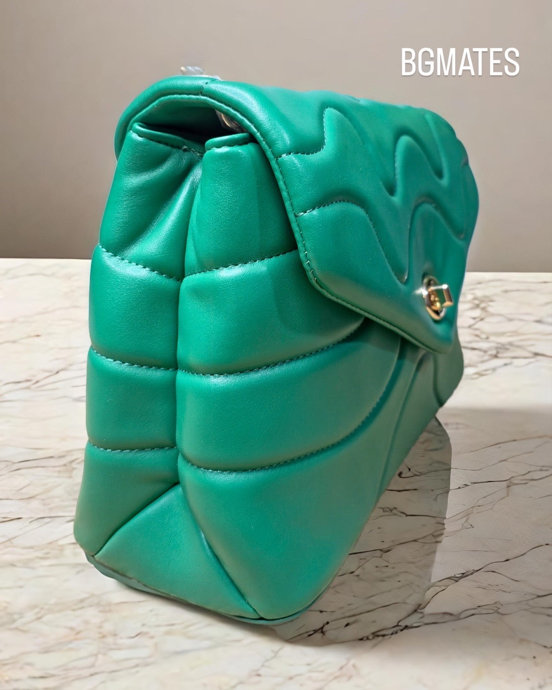 BAGMATES Iconic statement handbag