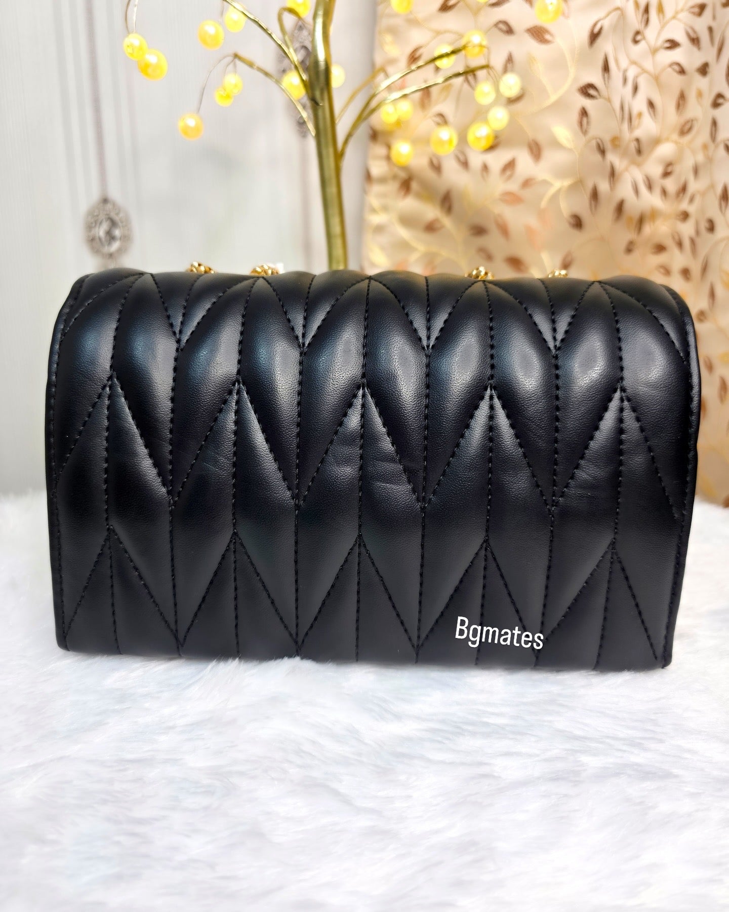 Soft leather shiny shoulder bag