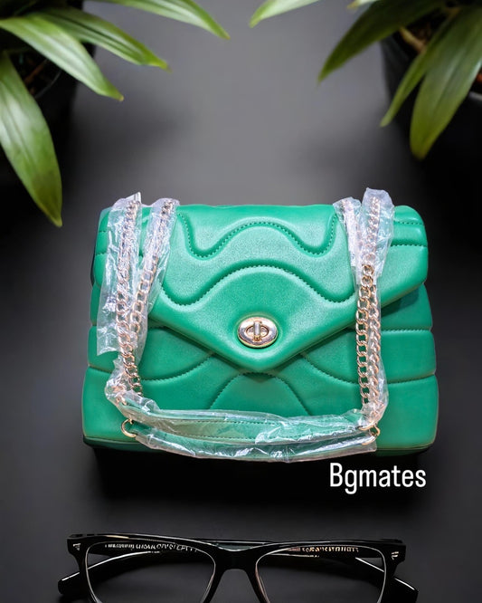 BAGMATES Iconic statement handbag