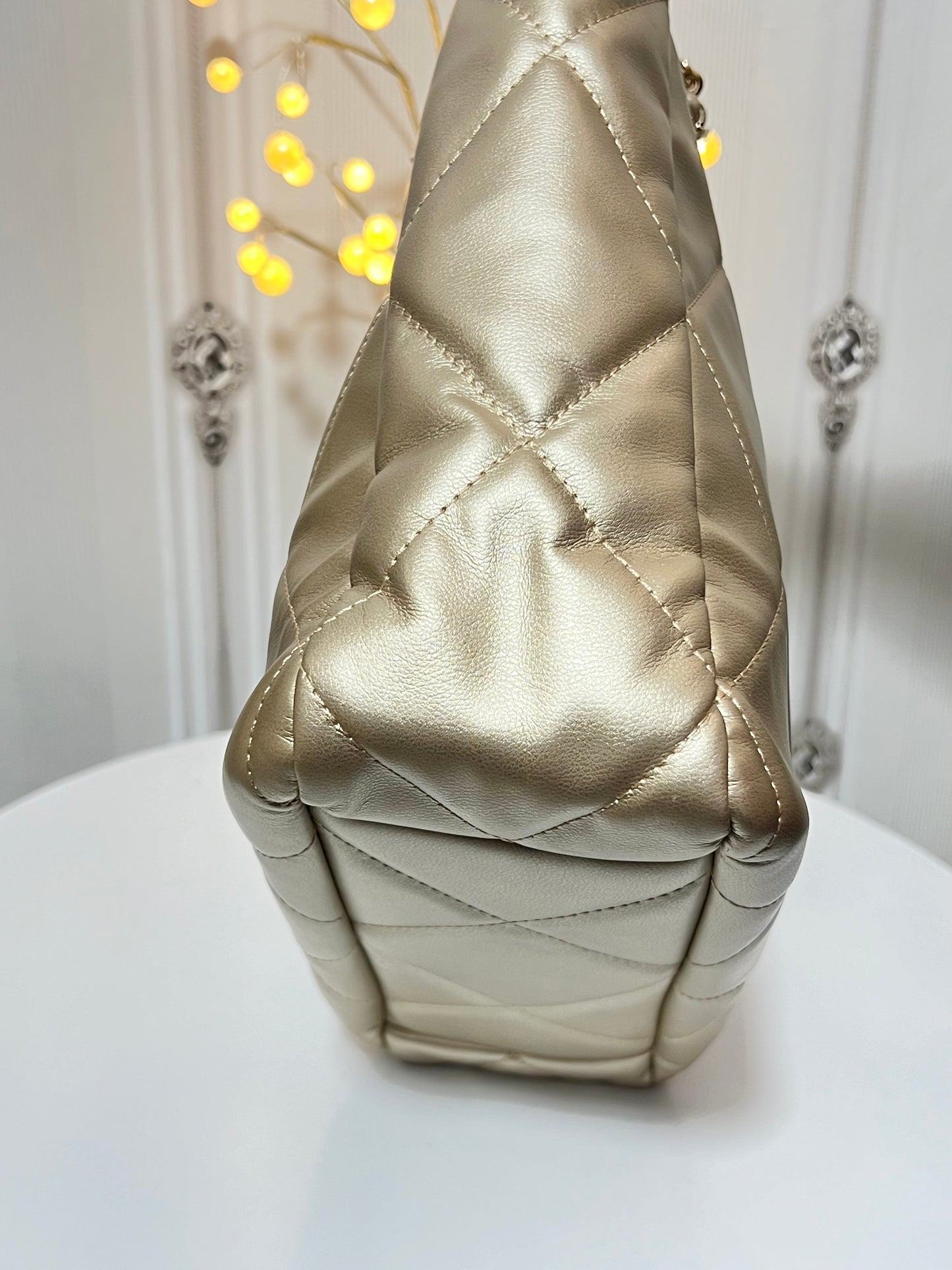 Quilted large handbag with metallic sling