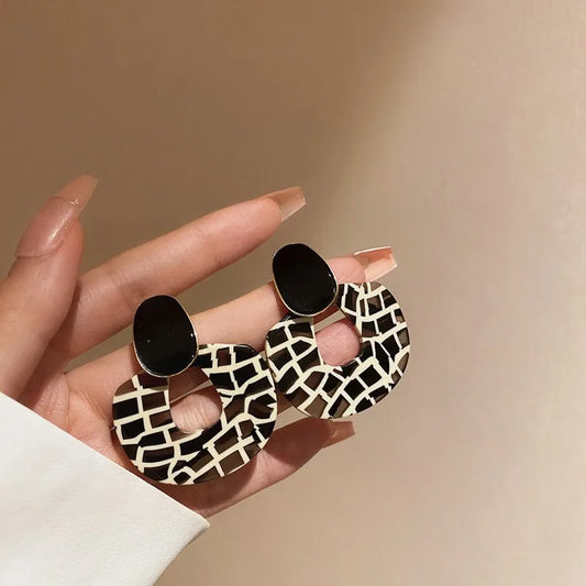 Trendy Retro Acrylic Statement Earrings – Black & White Grid Pattern Hoop Drops