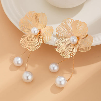 Wireframe Flower & Pearl Dangle Earrings | Available in Gold or Silver