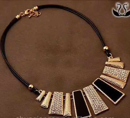 Hot Selling Plated Gold Crystal Party Exaggerated Necklace