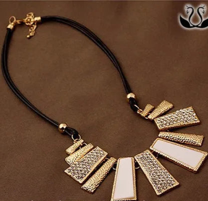 Hot Selling Plated Gold Crystal Party Exaggerated Necklace