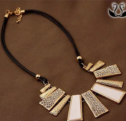 Hot Selling Plated Gold Crystal Party Exaggerated Necklace