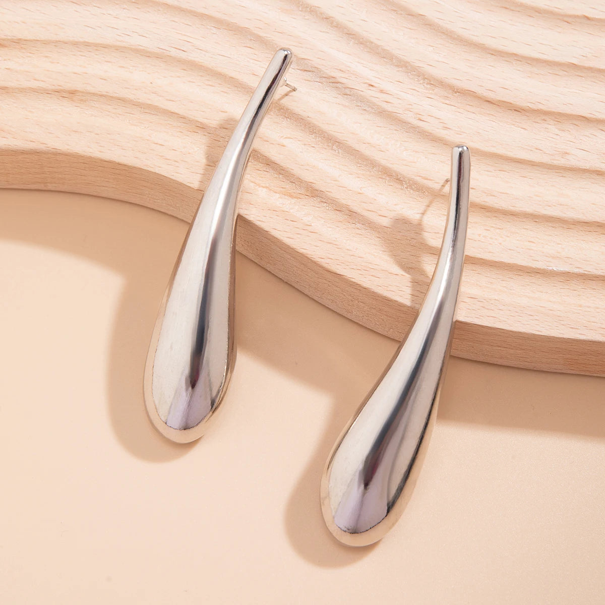 Elegant Smooth Surface Long Water Droplet Stud Earrings for Women Trendy Ladies Accessories on Ear Fashion Jewelry Female