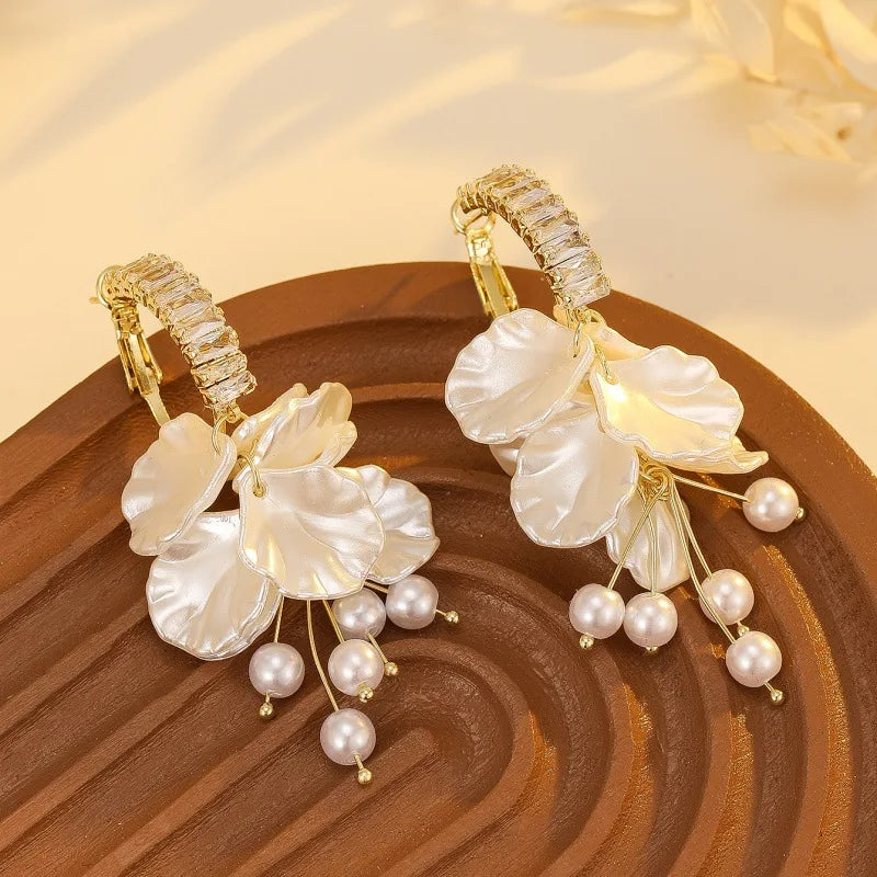 Shescity Trendy Fashionable Shell Flower Designer Drop Earrings Jewelry Brass Gold Plated Stud Earrings for Women