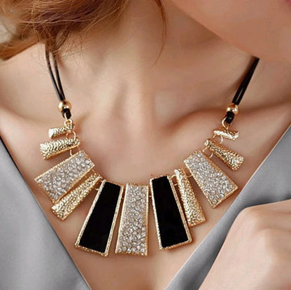 Hot Selling Plated Gold Crystal Party Exaggerated Necklace