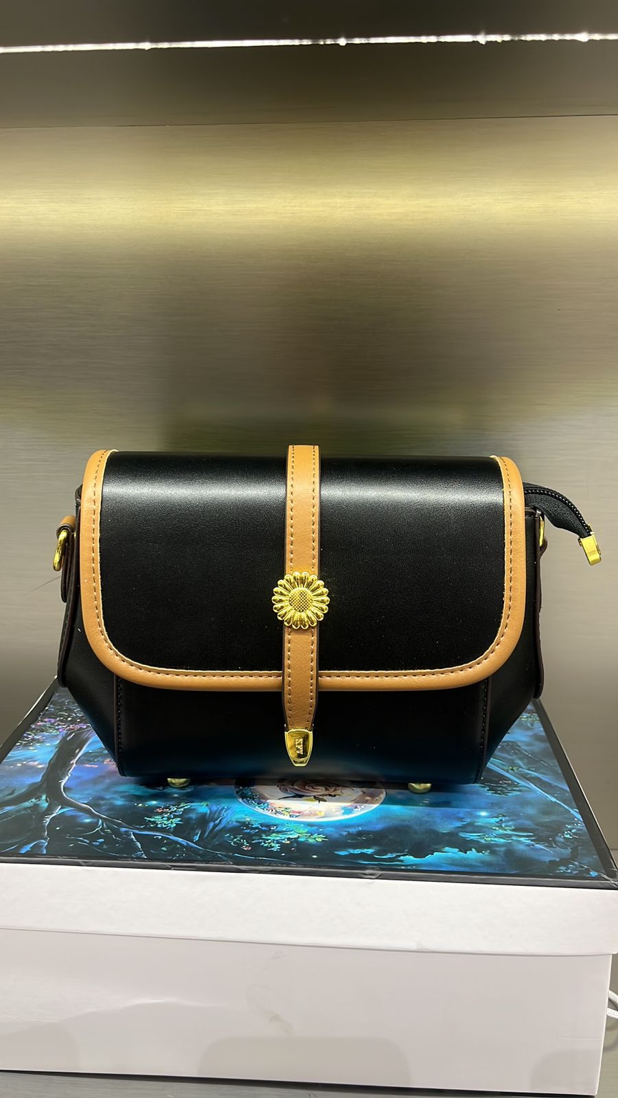 Chic Cream Leather Crossbody Bag with Sunflower Buckle