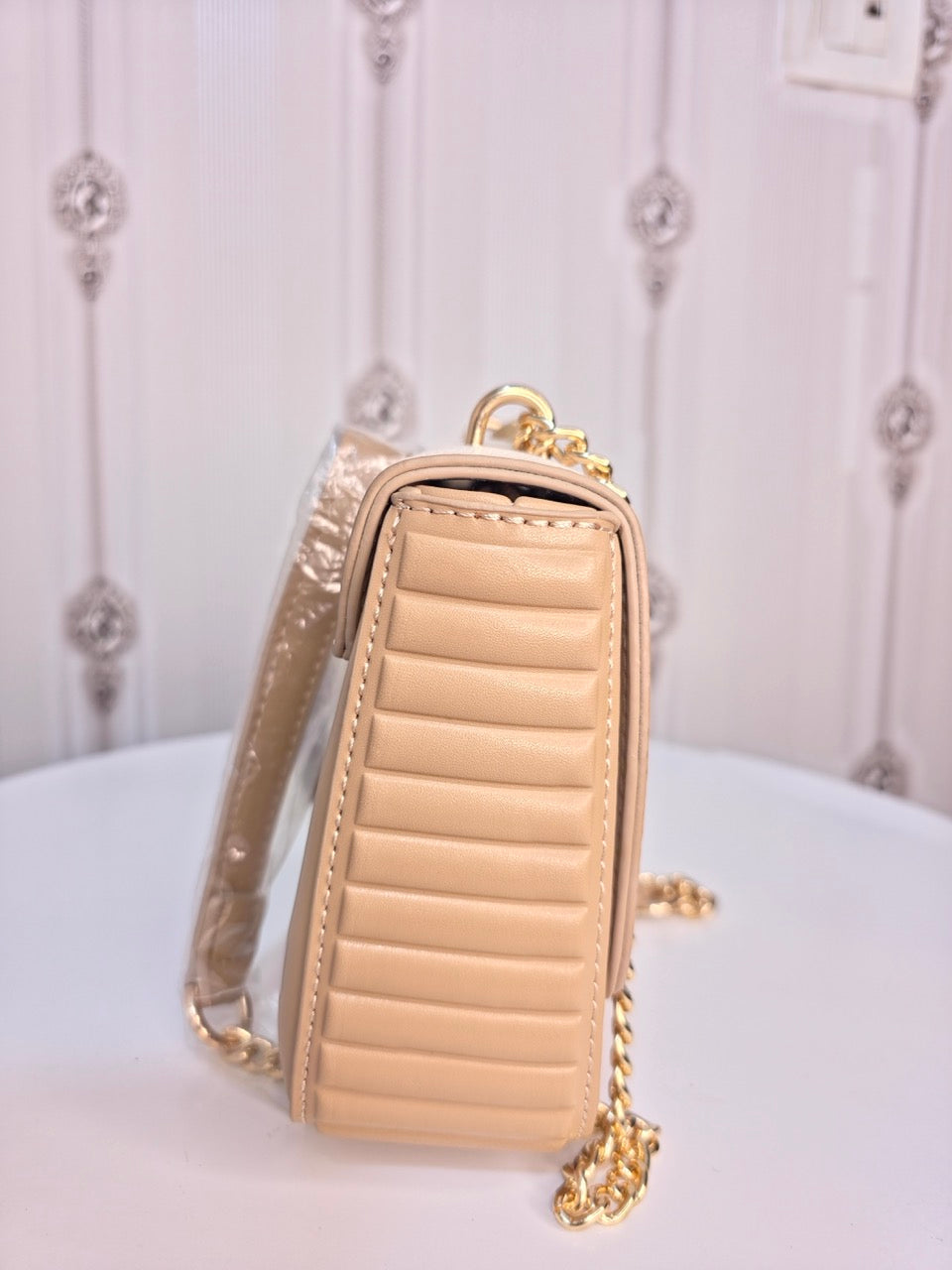 Stylish girl metallic sling handbag