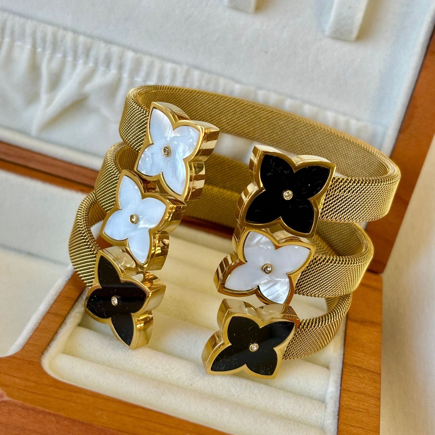 Clover Mesh Cuff Bracelet with Mother of Pearl & Black Onyx | Gold-Tone Finish