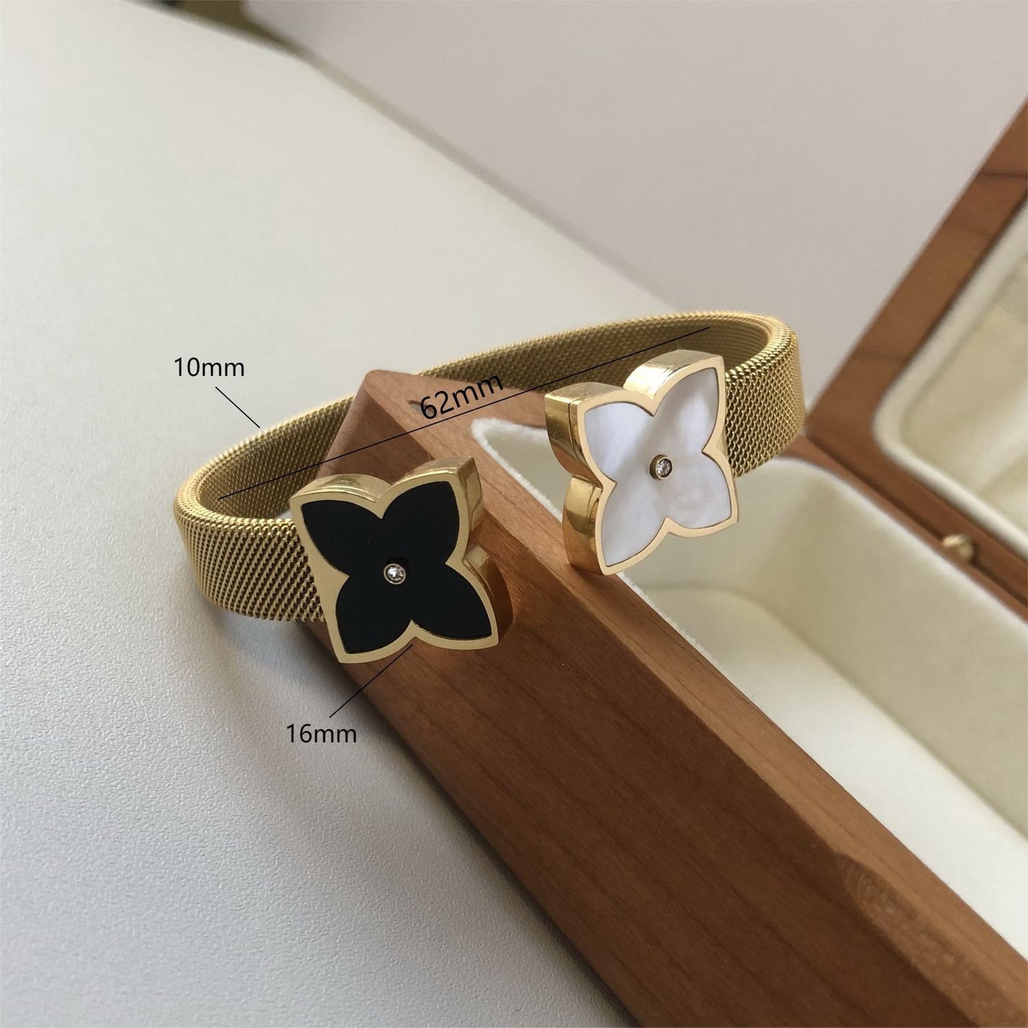 Clover Mesh Cuff Bracelet with Mother of Pearl & Black Onyx | Gold-Tone Finish