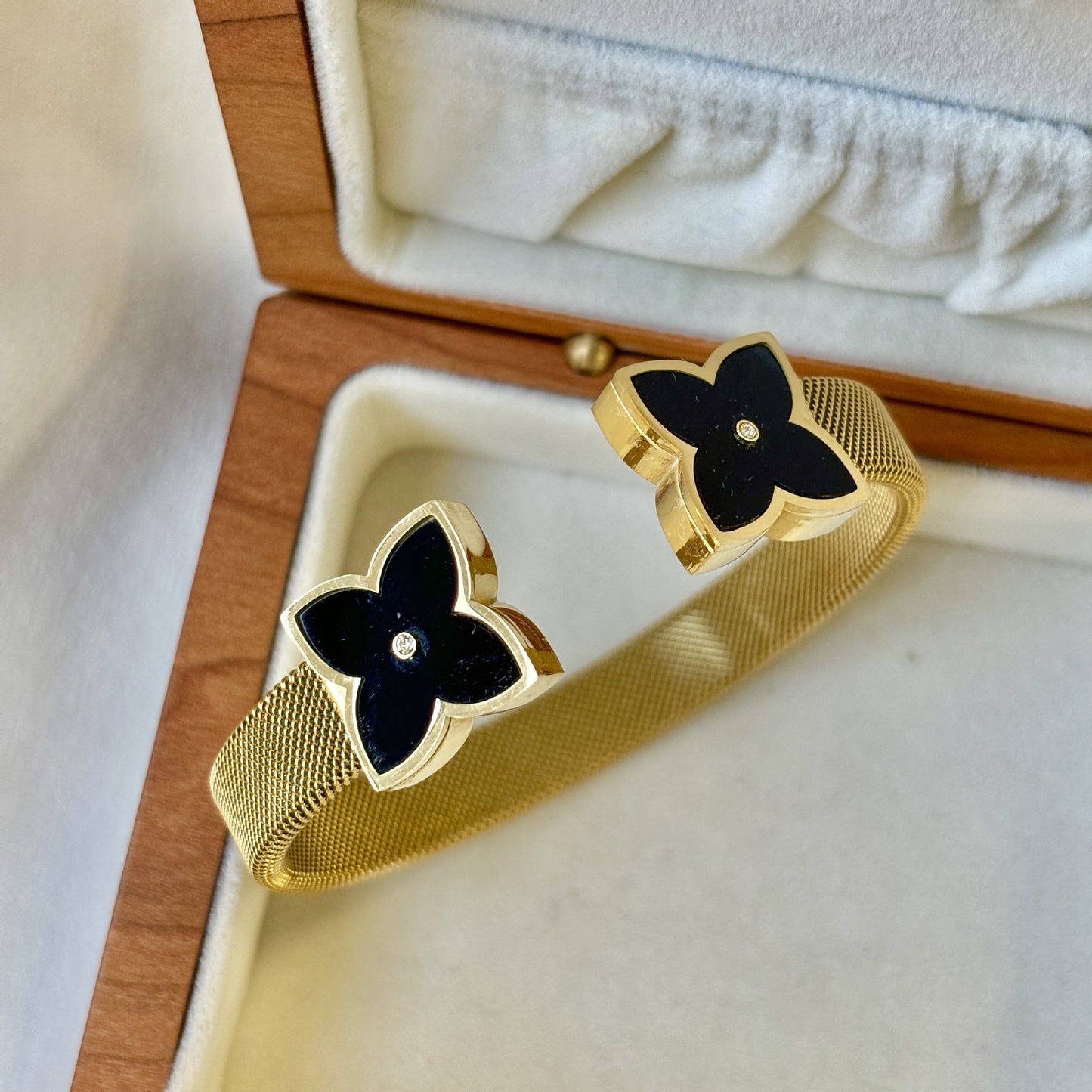 Clover Mesh Cuff Bracelet with Mother of Pearl & Black Onyx | Gold-Tone Finish