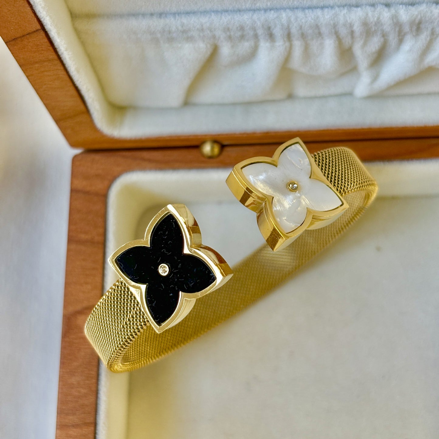 Clover Mesh Cuff Bracelet with Mother of Pearl & Black Onyx | Gold-Tone Finish