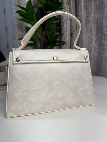 Elegant Cream Top-Handle Handbag with Distinctive Gold Clasp