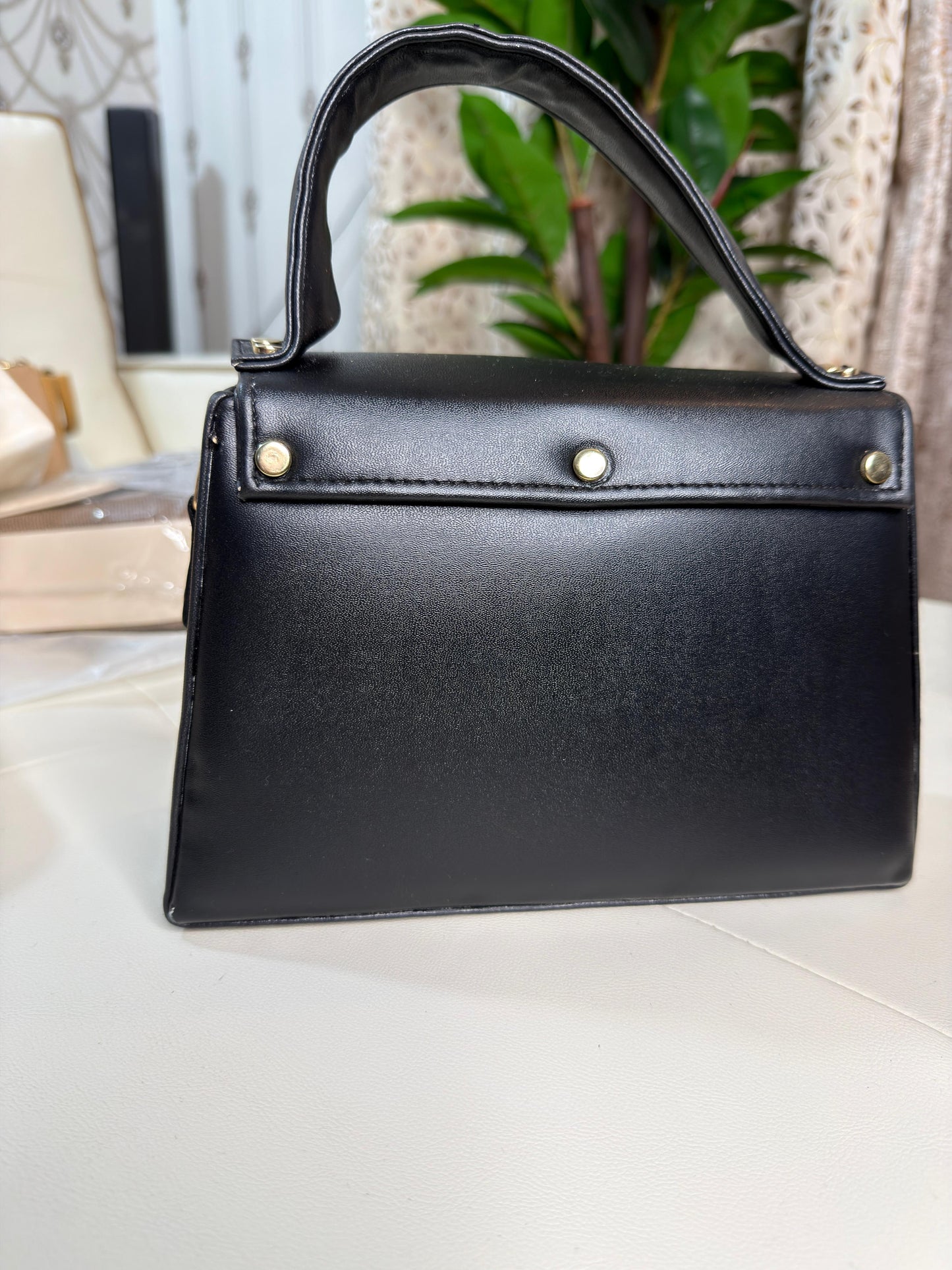 Elegant Cream Top-Handle Handbag with Distinctive Gold Clasp