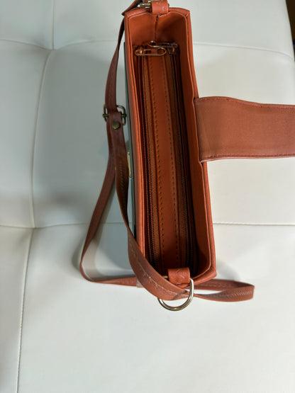 Chic Two-Tone Crossbody Bag with Gold-Tone Clasp