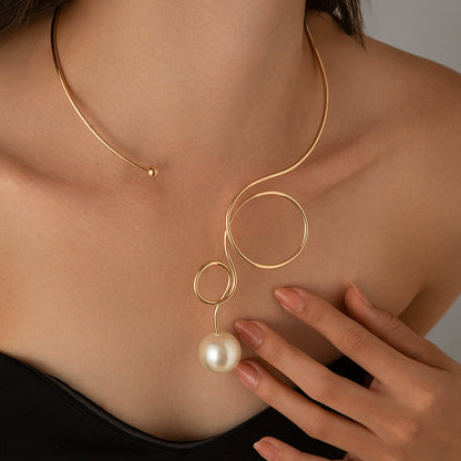 Elegant Gold Sculptural Open Choker Necklace with Pearl