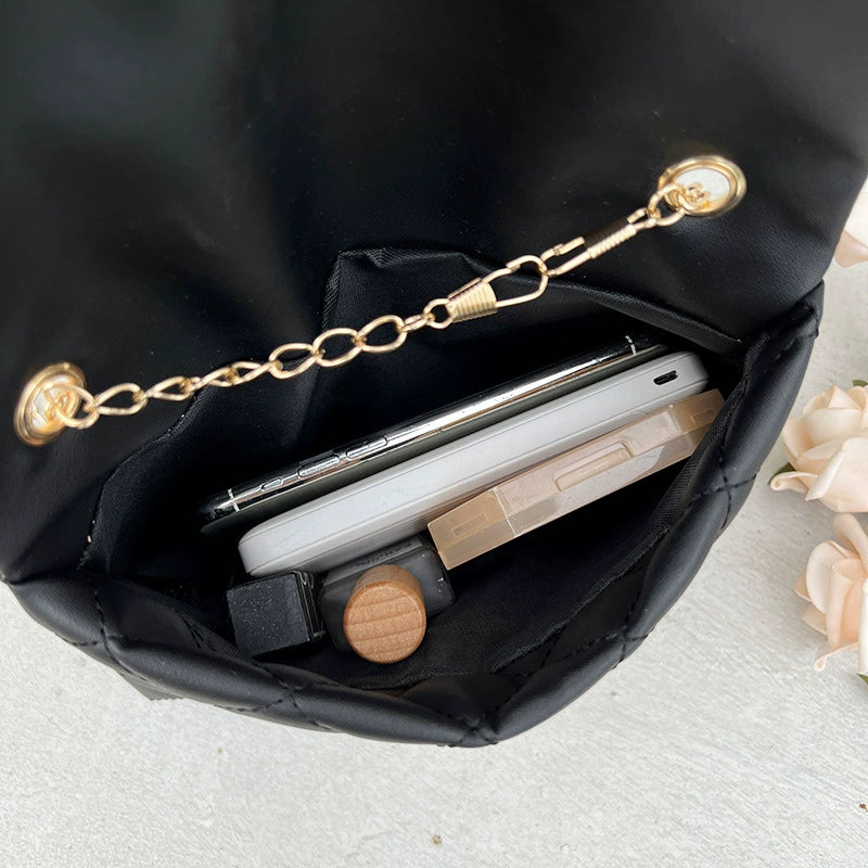 Elegant Quilted Crossbody Bag with Gold Chain