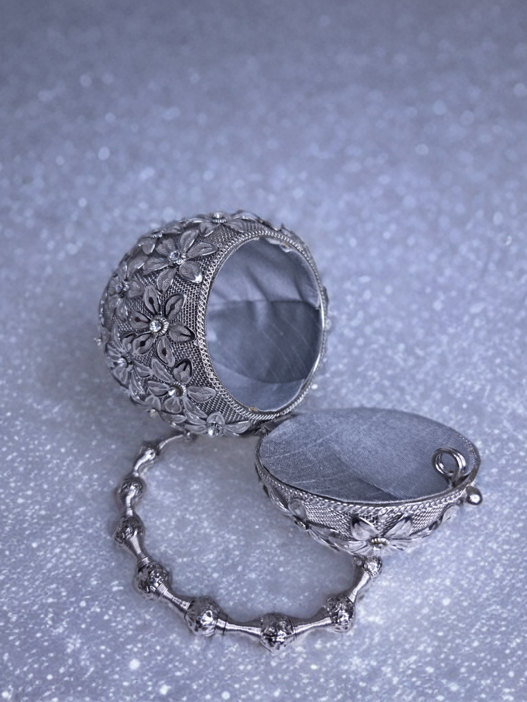 Small sized silver Noor Potli round